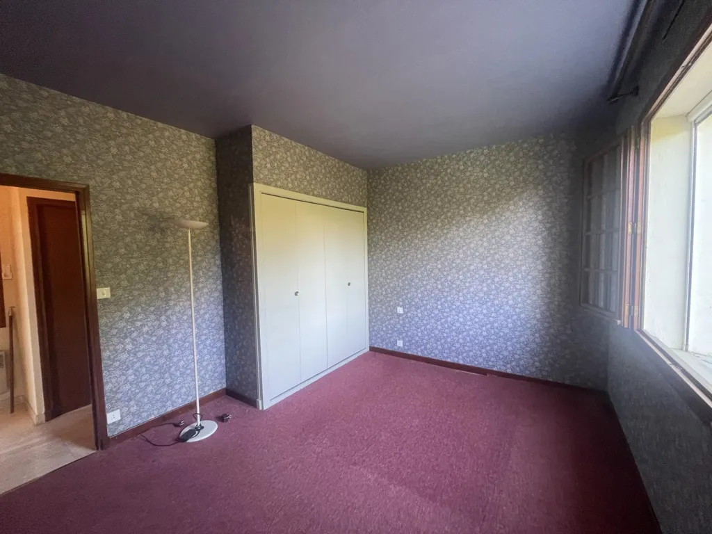 Chambres - Maison avec terrasse et dépendances à Salindres