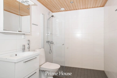 Vannitoad - Corner Apartment with French Balcony in Espoo