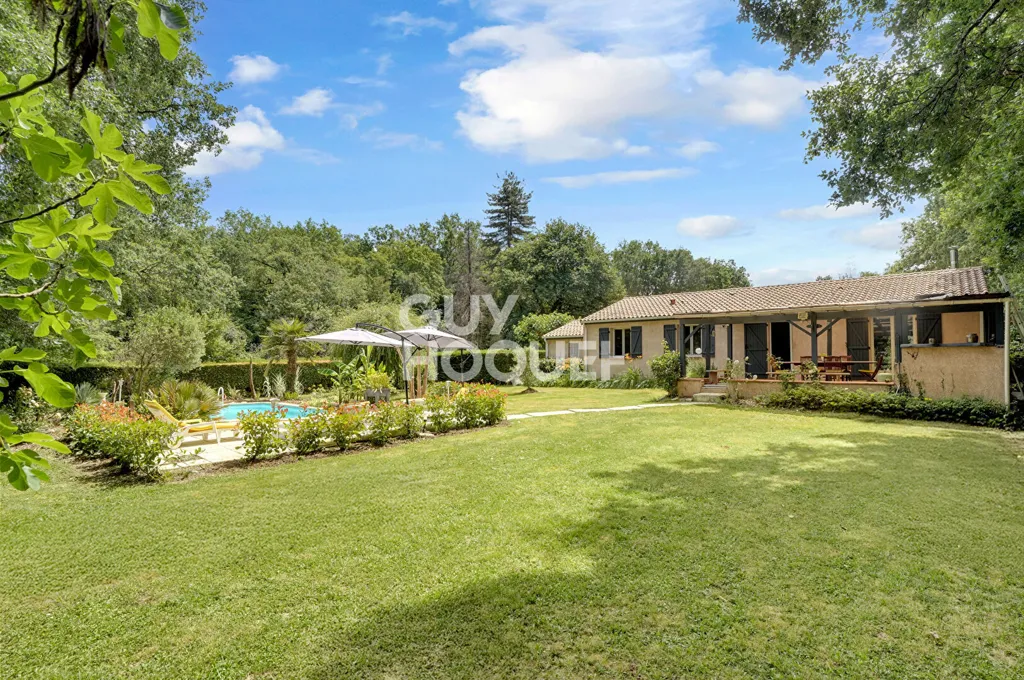 Aed - Detached House with Pool in Quiet Setting