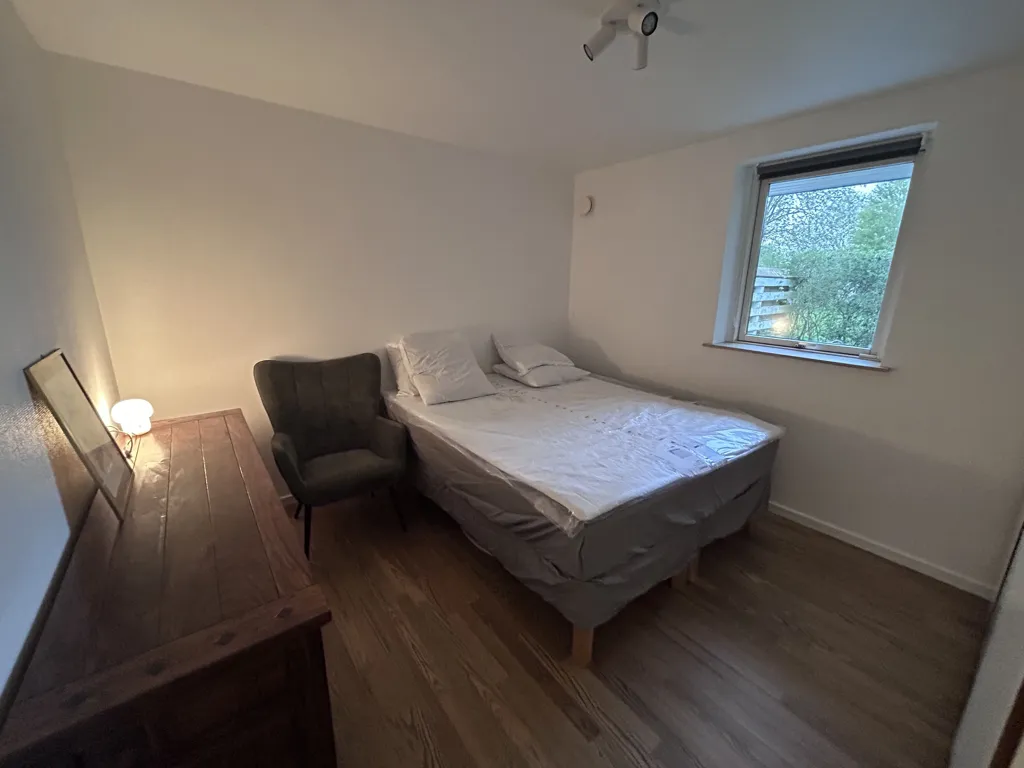 Chambres - 2-Bedroom House with Private Garden in Herlev