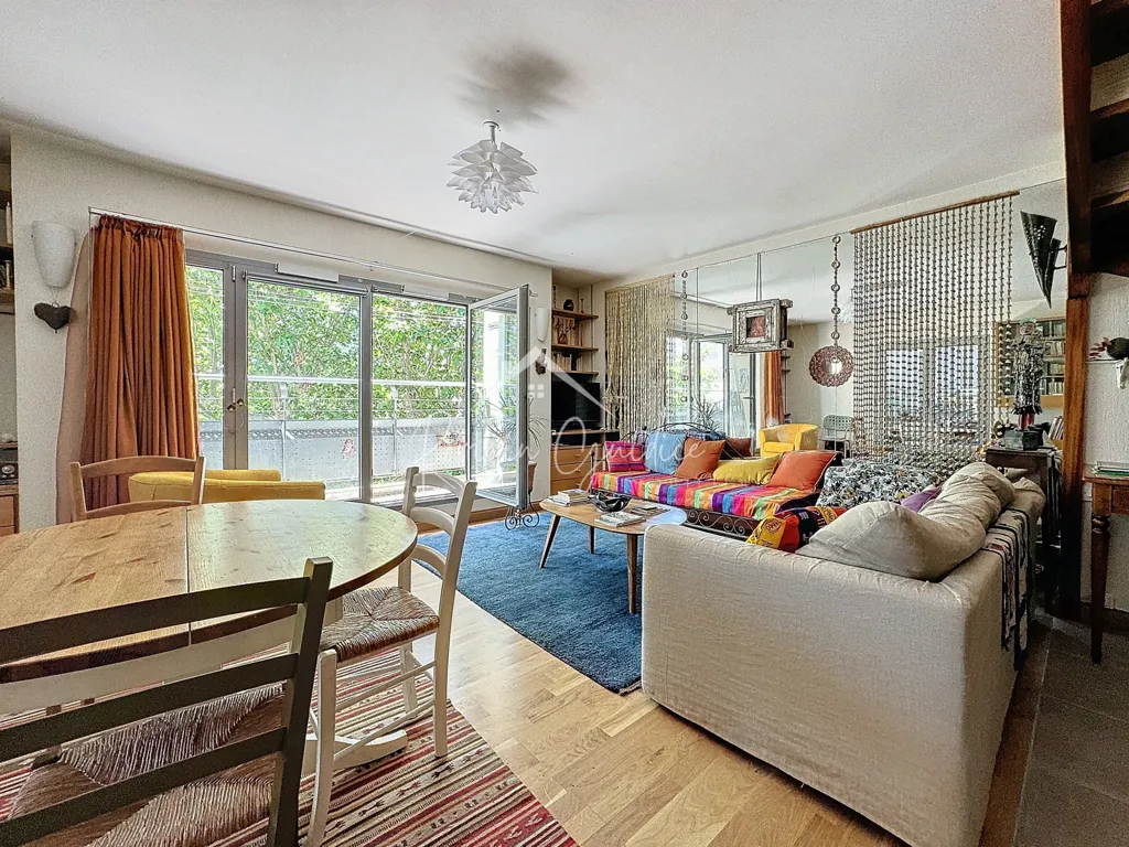 Séjour - Duplex avec Parking Privé et Véranda au Centre-ville de Millau