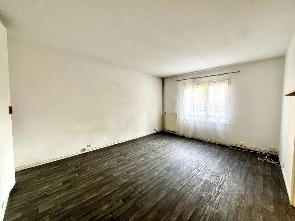 Toad - Studio with Parking in Sevran Village