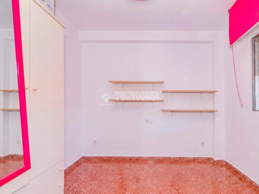 Pièces - Four-Bedroom Flat with Terrace in Cartuja