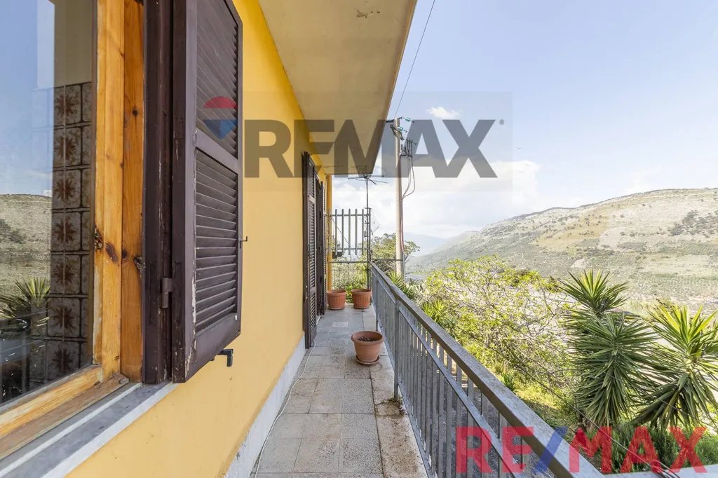 Balcon - Apartment with 50m² Cellar in Sonnino