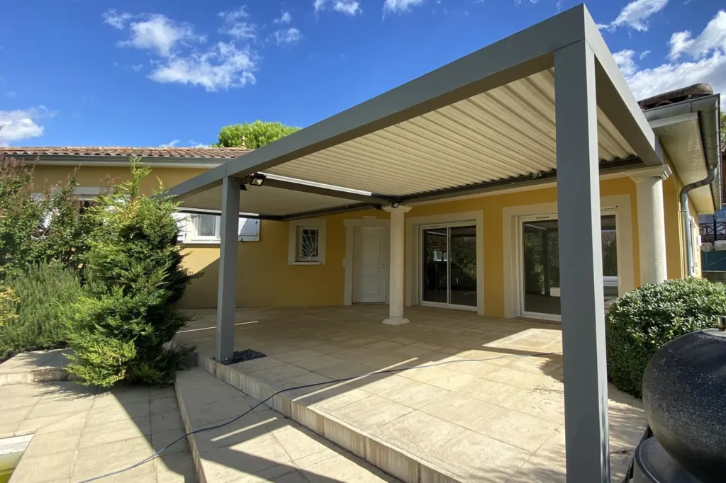 Terrace - Villa with Pool near Villefranche-sur-Saône