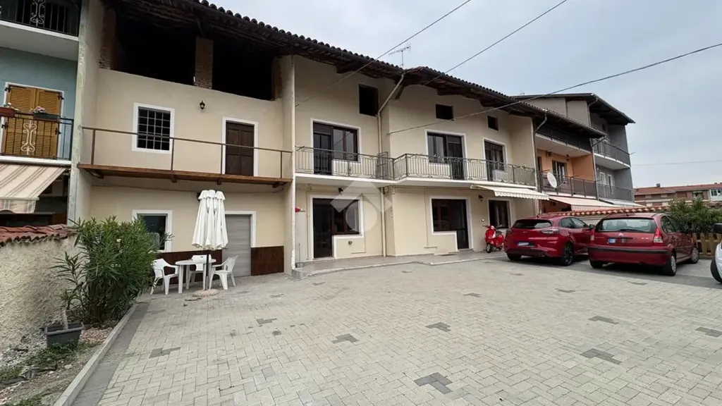 Välivaade - Semi-Independent House with Private Courtyard in Caravino