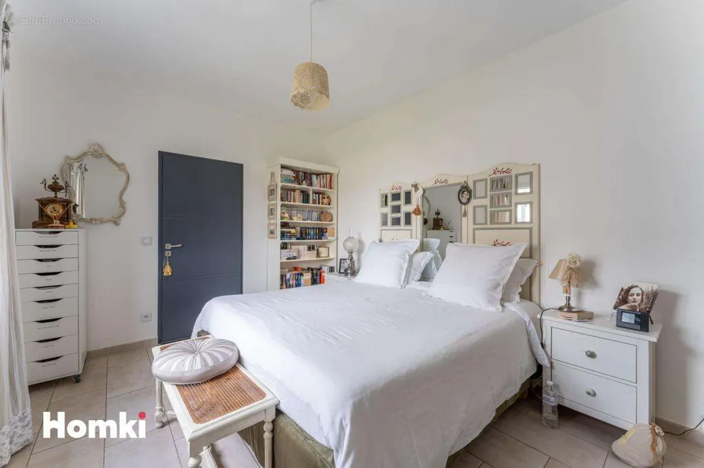 Bedrooms - Contemporary Villa with Garden in Vayres