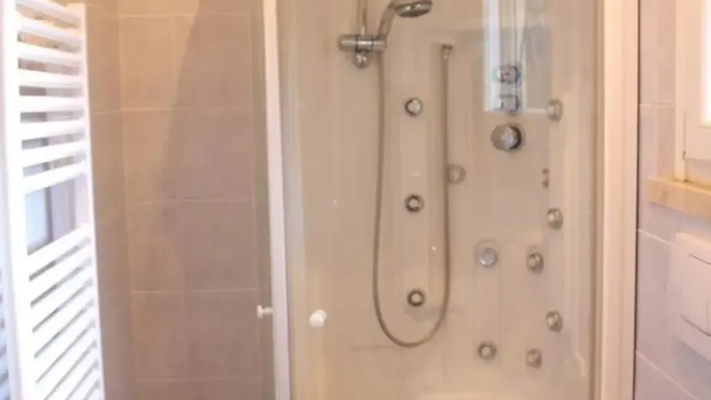 Salles de bain - Trilocale with Balcony in Numana