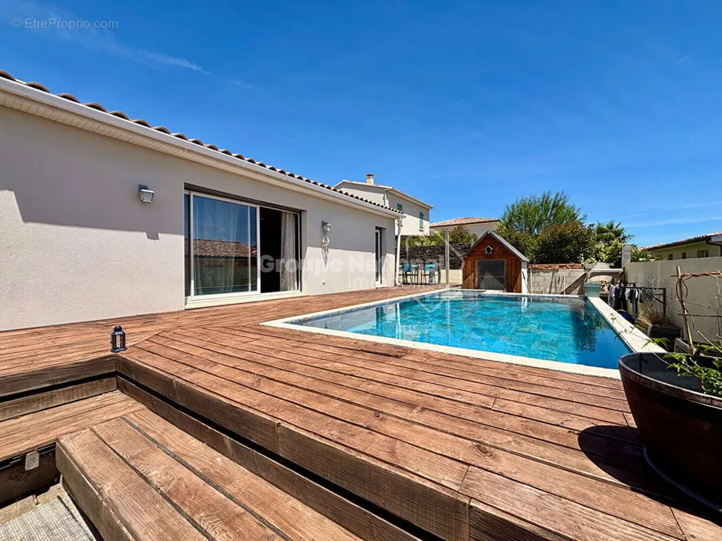 Piscina - Contemporary Villa with Pool in Restinclières