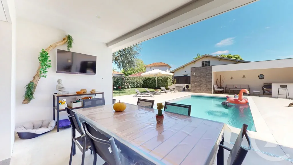 Piscine - Maison Contemporaine avec Piscine à Orthevielle