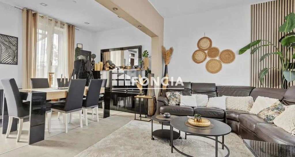 Elutuba - Two-Unit Property with Garden in Massy