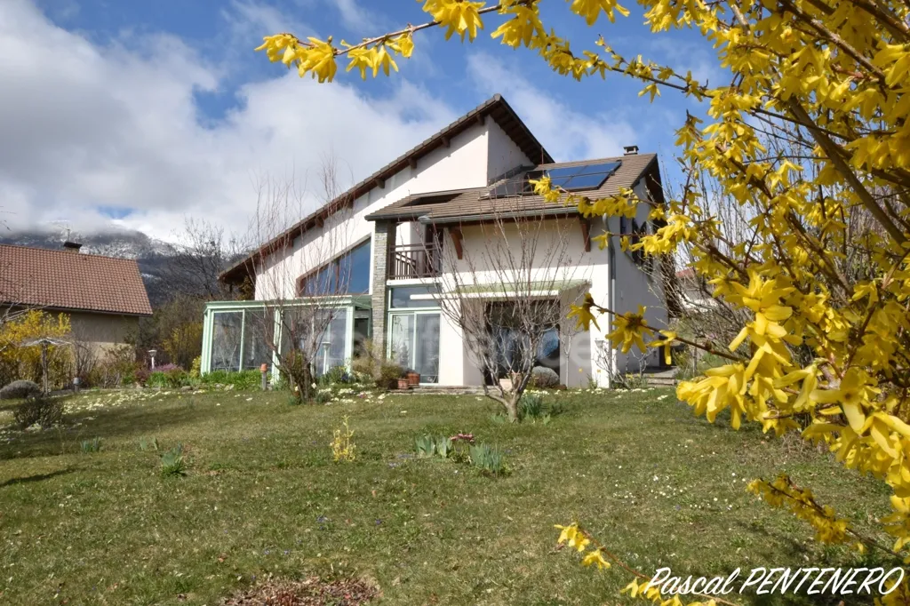 Esterno - Architectural House with Panoramic View in Gap
