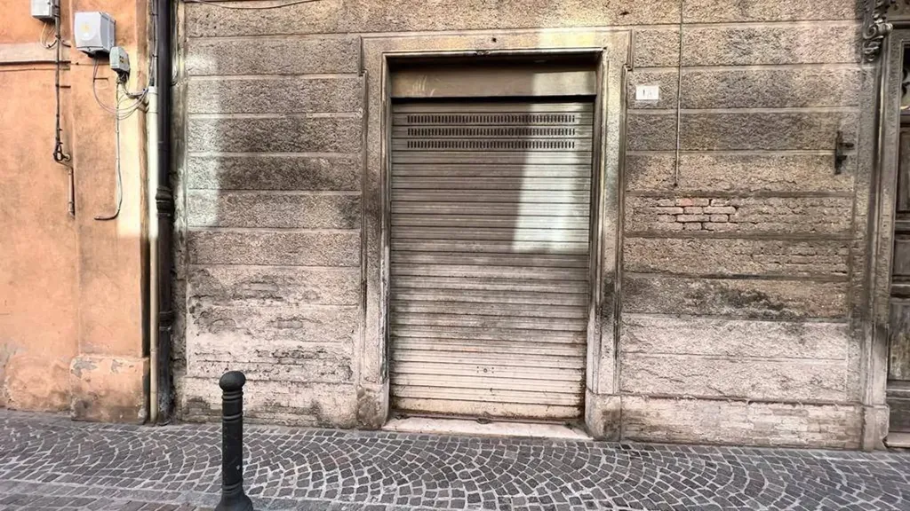 Exterior - 7-Room Apartment with Balcony in Fabriano