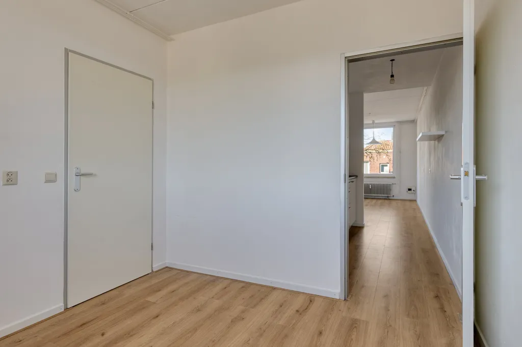 Esik - 2-Bedroom Gallery Flat with Balcony in Eindhoven