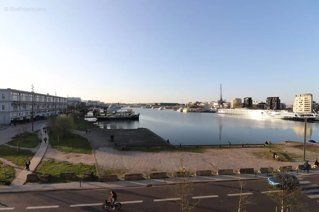 Luxury Duplex with View in Bordeaux