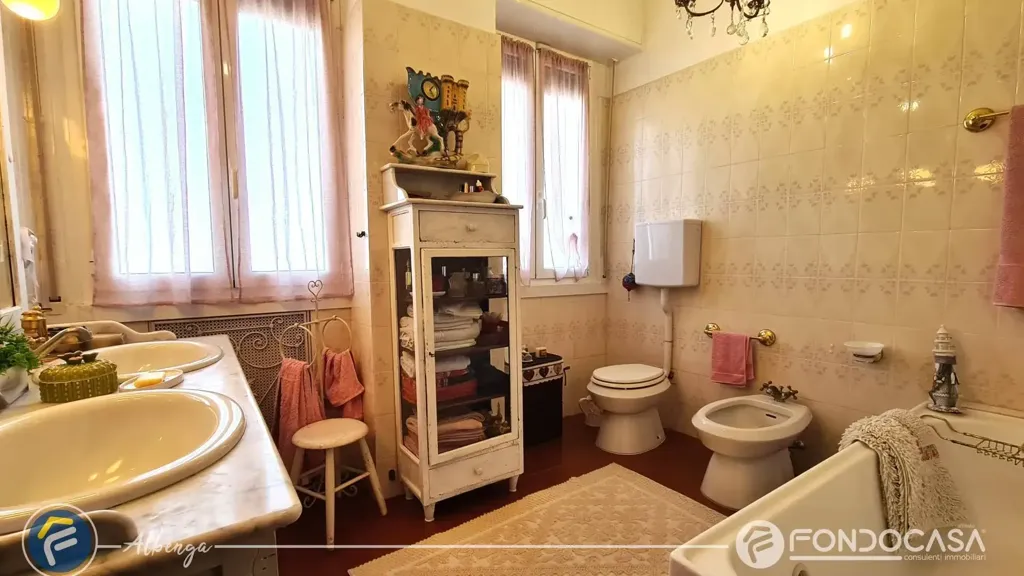Vannitoad - Spacious Apartment with Large Terrace in Albenga