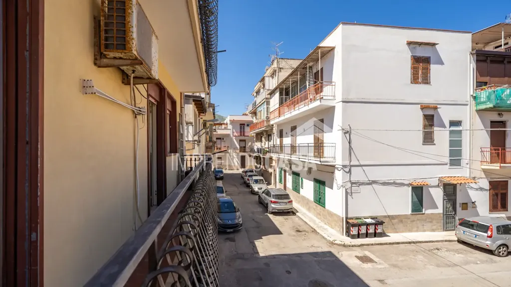Rõdu - Bright Trilocale with Balcony in Palermo