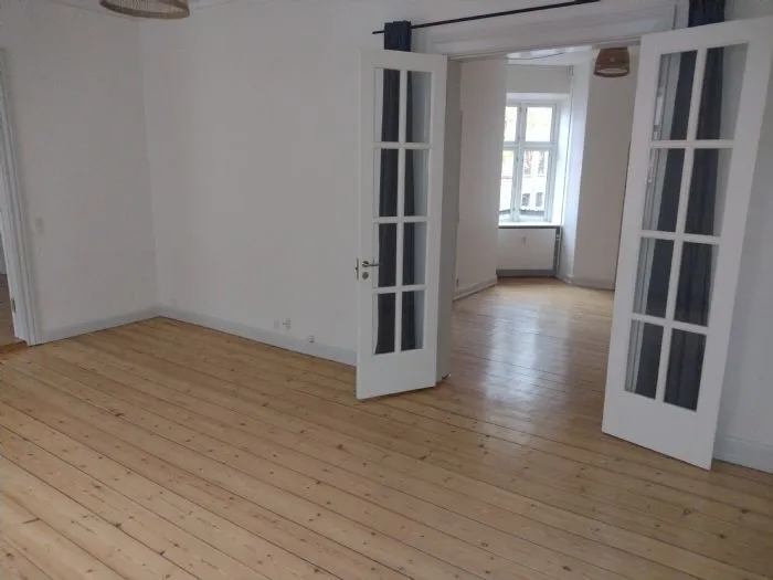 Pièces - Spacious Flat with South-Facing Terrace in Odense C