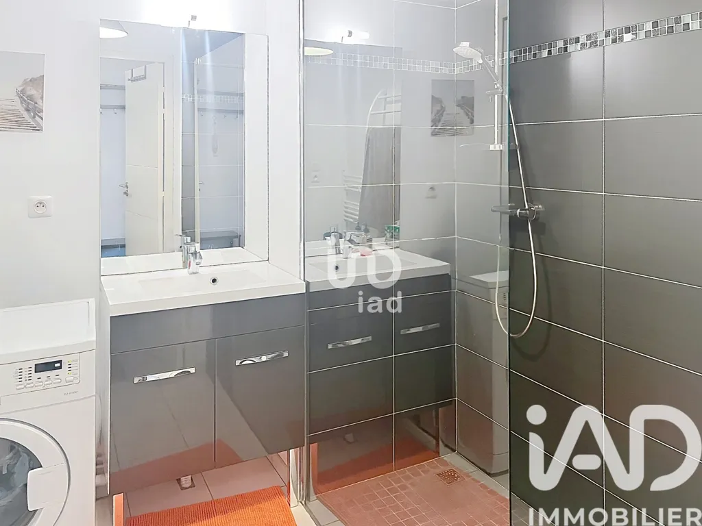 Bathrooms - Garden Flat near the Seafront in Rez-de-Jardin
