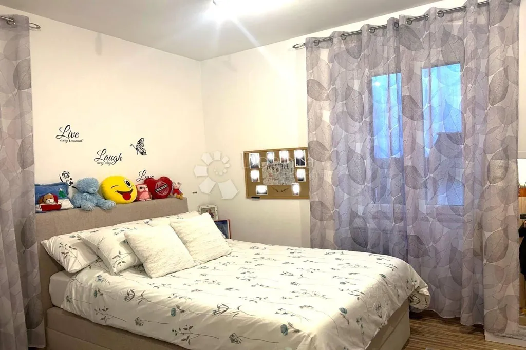 Schlafzimmer - Apartment with Two Entrances in Bale Centre