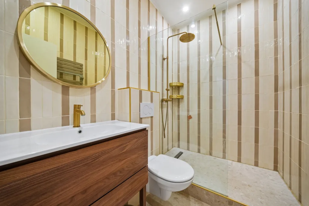 Vannitoad - Haussmannian Flat with Eiffel Tower View in Champs-de-Mars