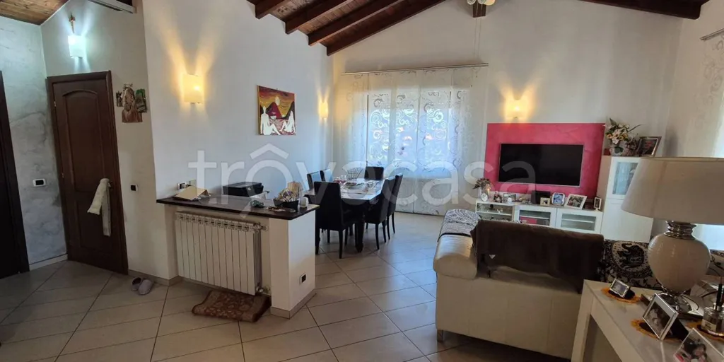 Soggiorno - Rustic Bifamily Villa with Garden in Trecate