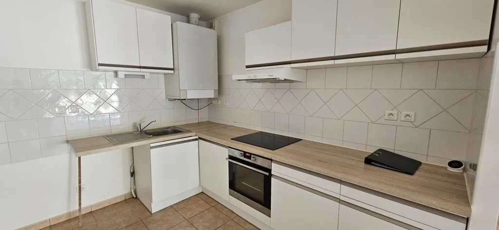 Cuisine - Appartement Duplex avec Garage à Privas