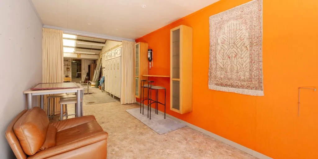 Esik - Central Townhouse with Loft in Roeselare