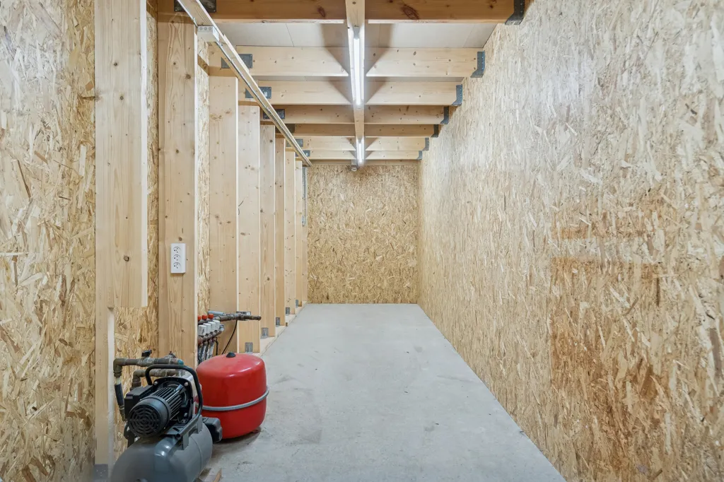 Garage - Fenced Villa with Garden in Vojens