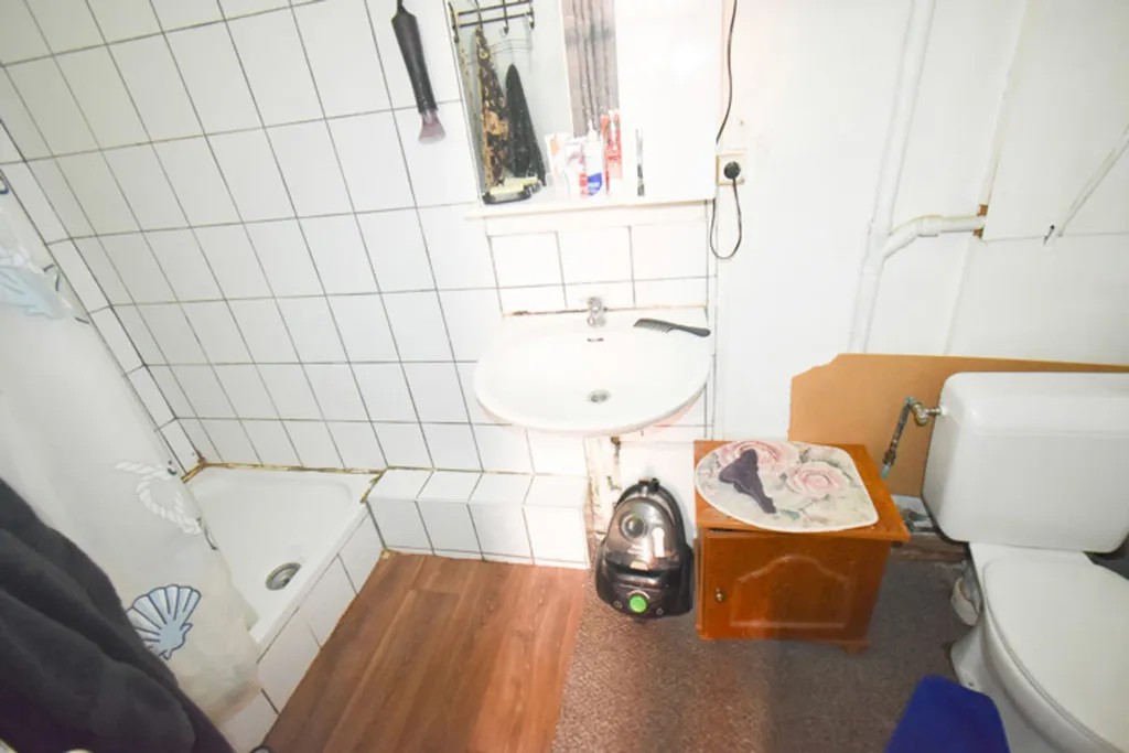 Salles de bain - Immeuble à Rénover avec Jardin à Verviers