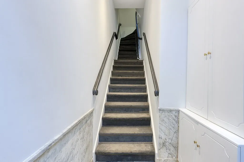 Pièces - Modernised Apartment with Private Parking in The Hague Centre