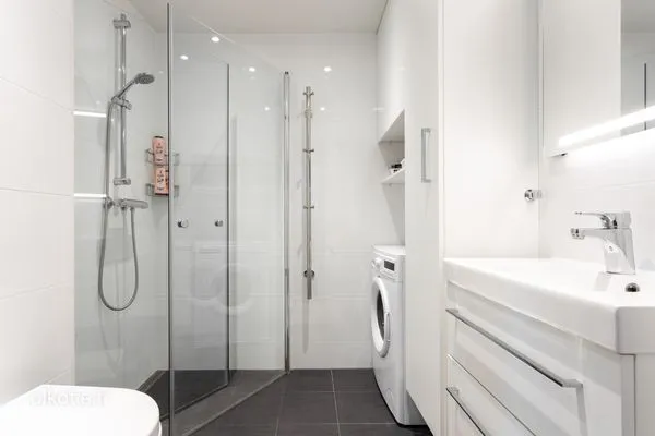 Salles de bain - Parterre Duplex with City View in Kaleva, Tampere
