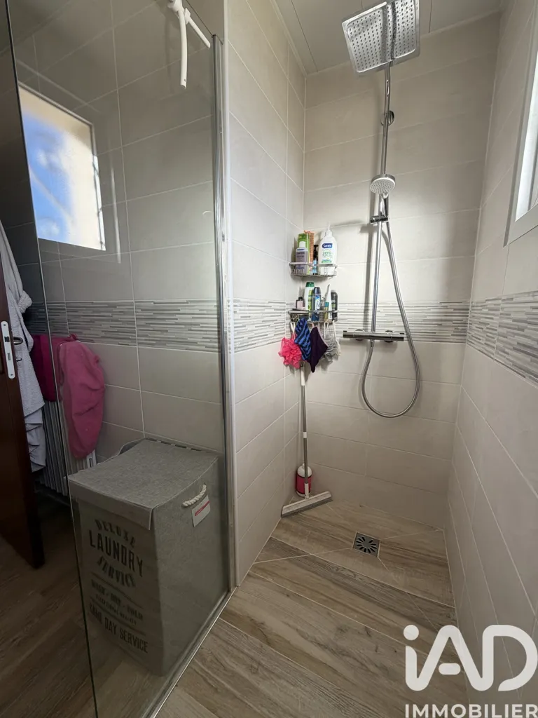 Salles de bain - Maison Rénovée avec Terrasse Sud à Évellys