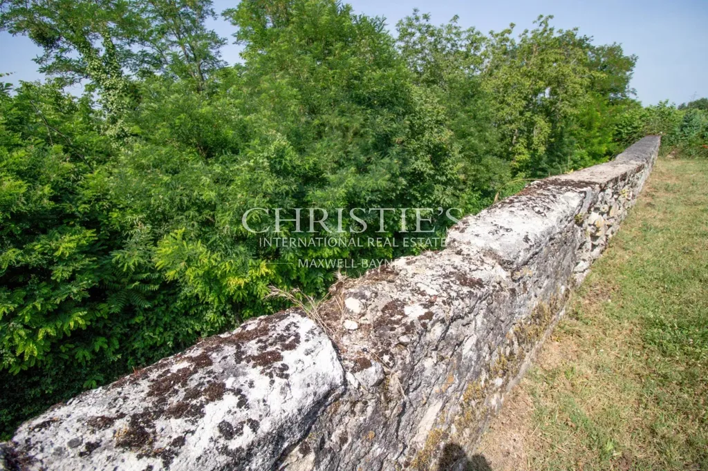Aed - Converted Surgery Home with Garden in Bastide Village