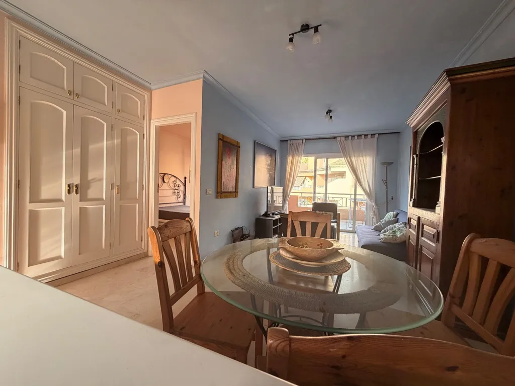 Söögituba - Renovated Apartment with Pool View in Las Arenas