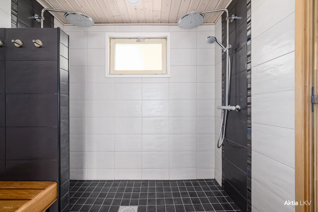 Bagni - Detached House with Pool in Ravals, Kirkkonummi