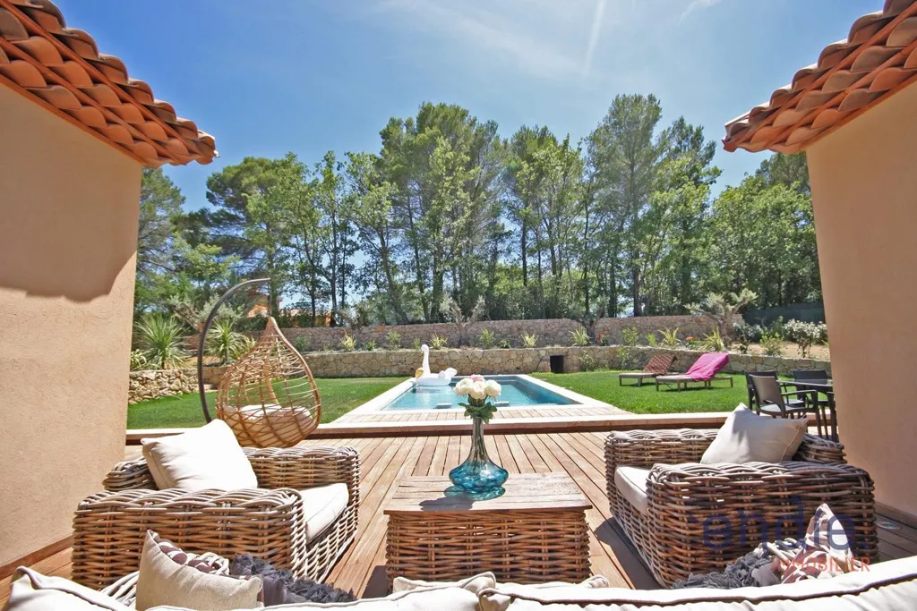 Terrasse - Villa avec Piscine à Lorgues