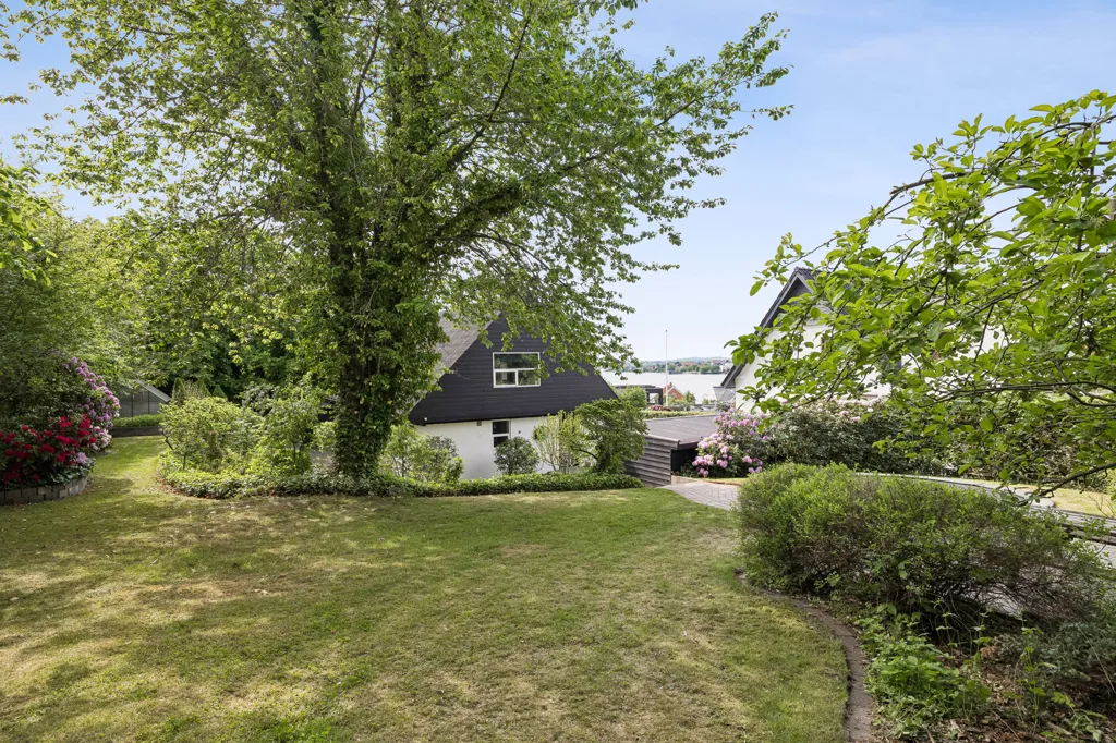 Jardin - Villa with Lake View in Skanderborg