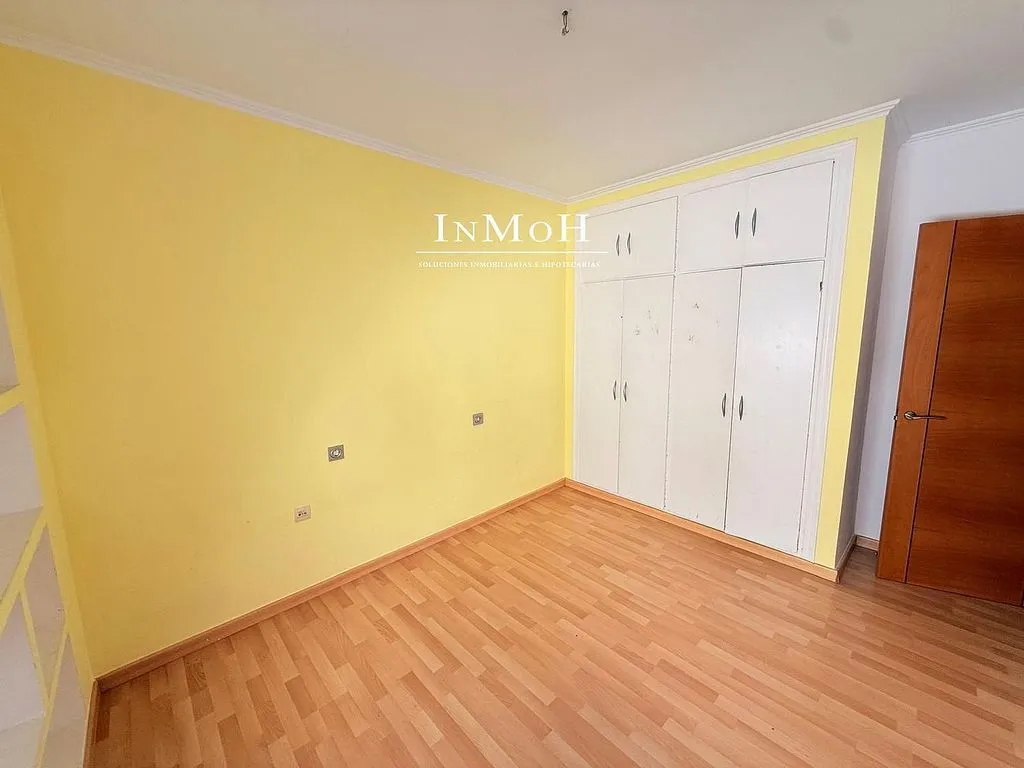 Toad - Modern Flat with East View in San Fernando
