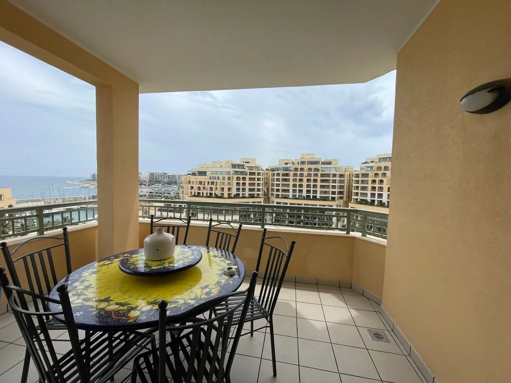 Balcone - Appartamento con 3 camere a Portomaso