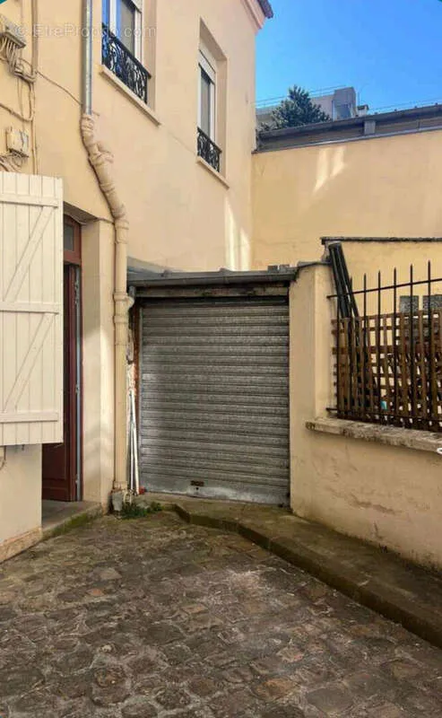 Giardino - Commercial Unit with Storage in Le Kremlin-Bicêtre