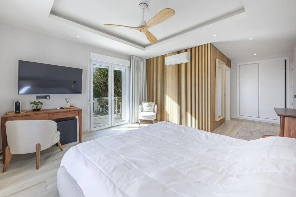 Chambres - Refurbished Villa with Sea Views in La Duquesa