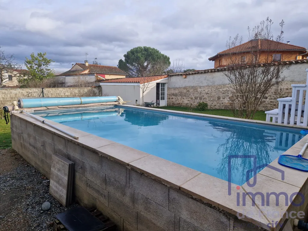 Piscine - Maison avec Piscine et Studio à Montbrison