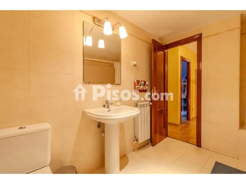 Bathrooms - Duplex with Ascender in Guadalajara Centre