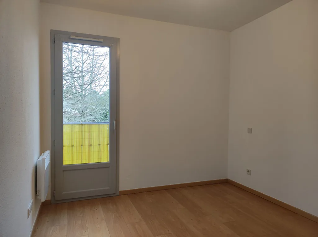 Toad - 3-Bed Flat with Pool in Aureilhan