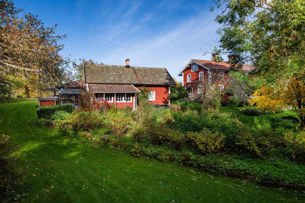 Jardin - Generations Home with Multiple Buildings in Ödeshög
