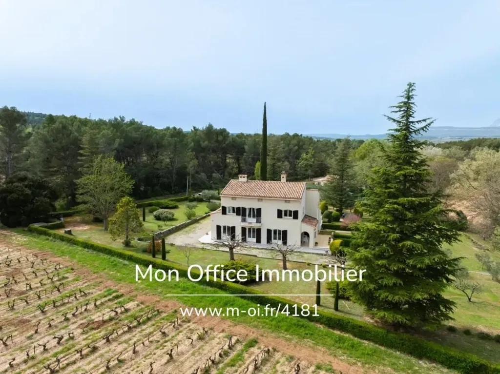 Õhuvaade - Charming House with Garden in Trets