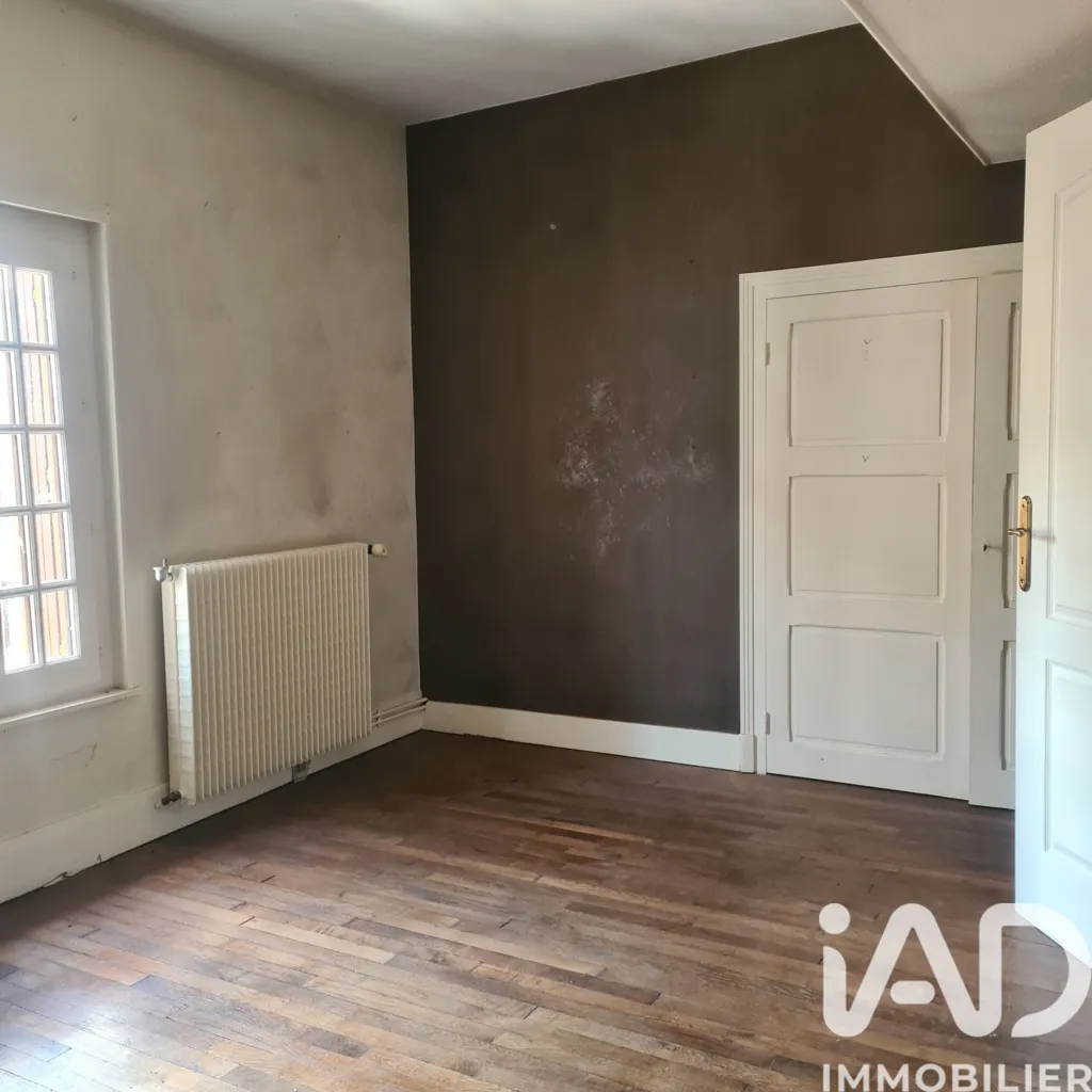 Rooms - Traditional House with Double Garage in Seurre