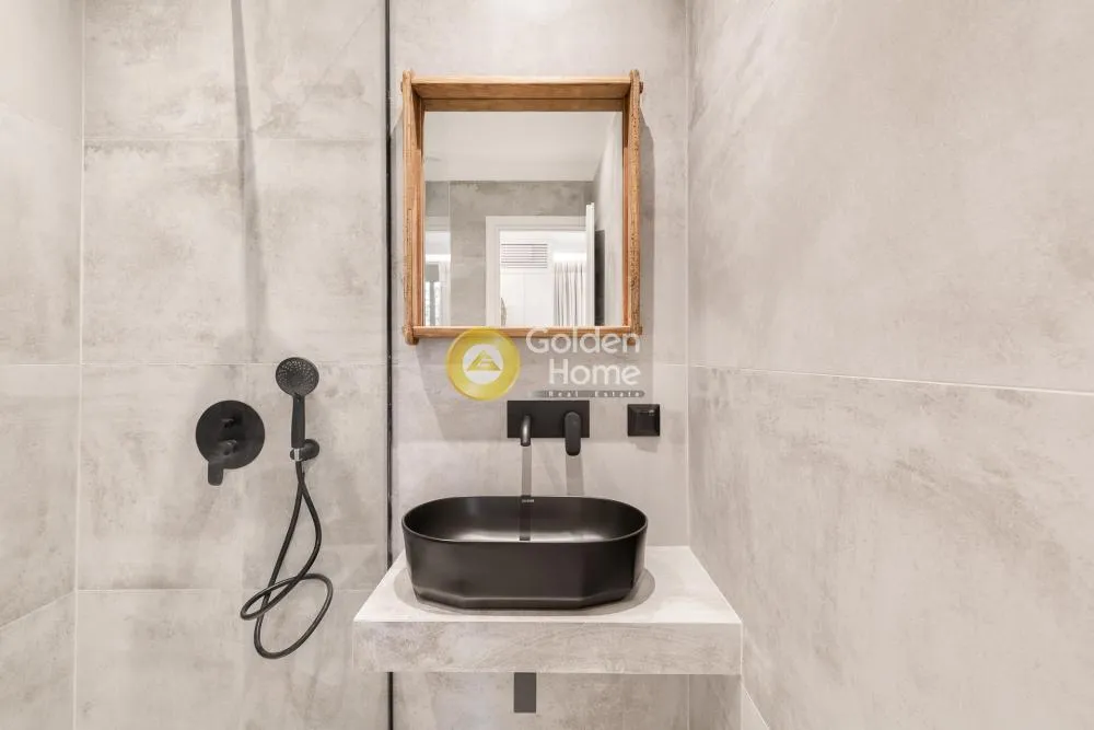 Vannitoad - Modern Apartment with Balcony in Exarcheia