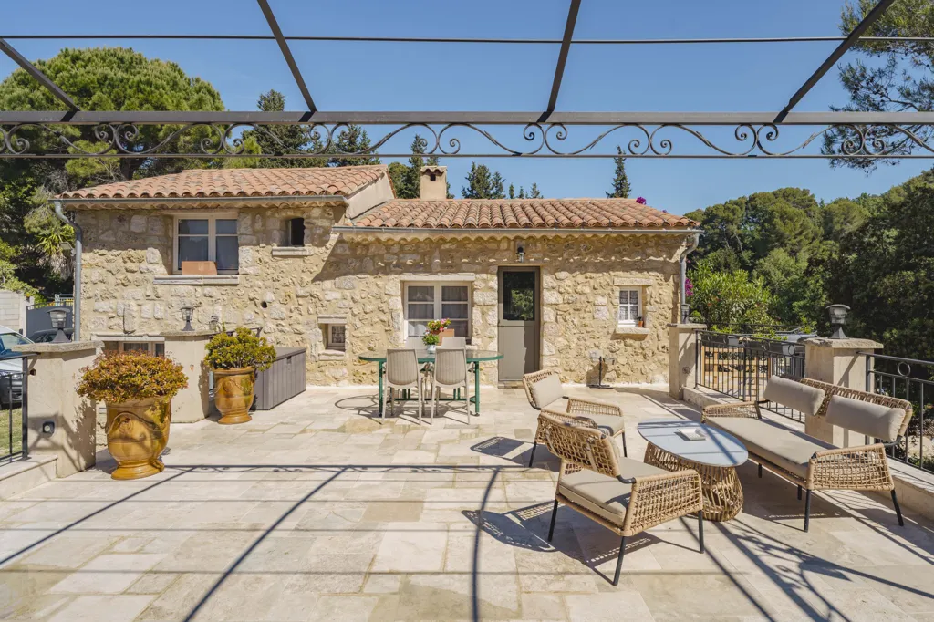 5-toaline maja asukohas Mougins
